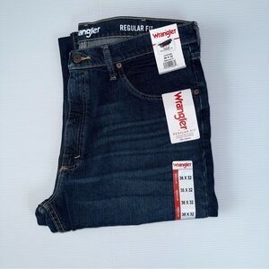 Wrangler men's jeans 36x32 . Dark wash, blue ,flex fit, cotton, regular fit